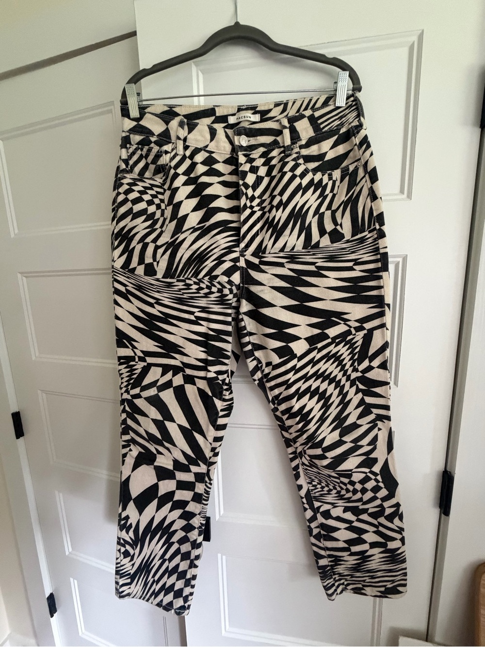 PacSun Black & Cream Optical Wave Cropped Pants